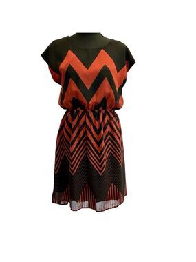 𝅺EVERLY black and Indian red short sleeve geometric zigzag high-low dress Sz M